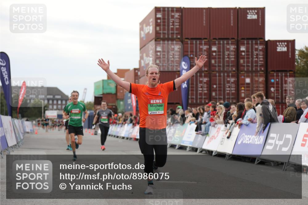 03.10.2025 - Köhlbrandbrückenlauf Yannick Fuchs http://msf.ph/oto/8986075 03.10.2025 15:58:21 Ziel 7095, 7096, 7104, 9340, 9659 meine-sportfotos.de