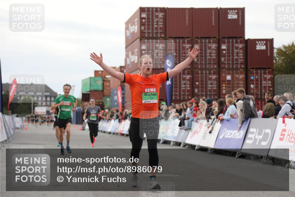 03.10.2025 - Köhlbrandbrückenlauf Yannick Fuchs http://msf.ph/oto/8986079 03.10.2025 15:58:21 Ziel 7095, 7096, 7104, 9340, 9659 meine-sportfotos.de