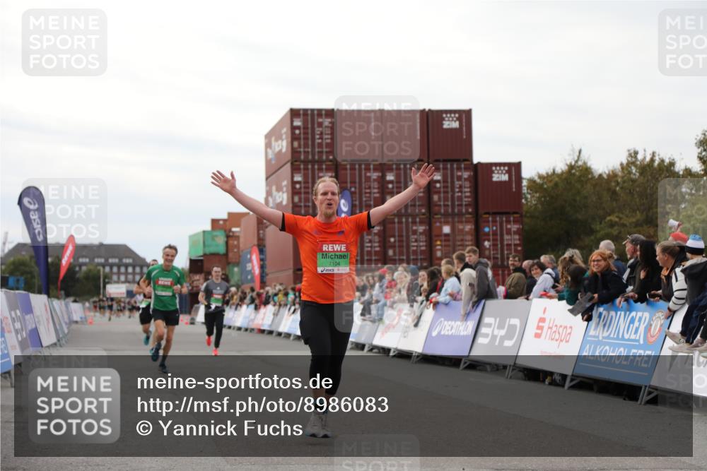 03.10.2025 - Köhlbrandbrückenlauf Yannick Fuchs http://msf.ph/oto/8986083 03.10.2025 15:58:21 Ziel 7095, 7096, 7104, 9340, 9659 meine-sportfotos.de