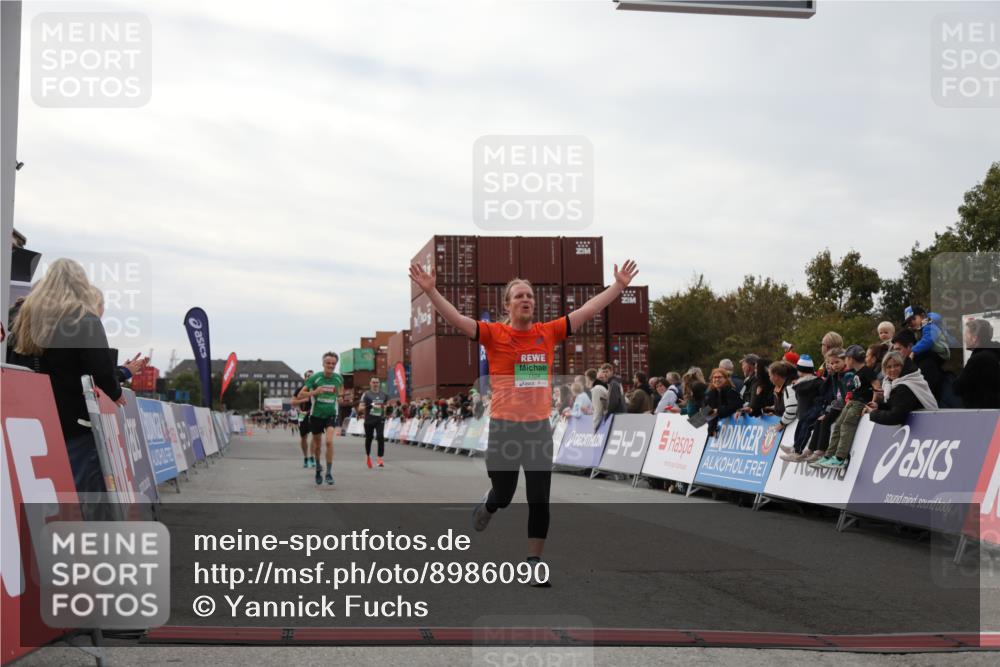 03.10.2025 - Köhlbrandbrückenlauf Yannick Fuchs http://msf.ph/oto/8986090 03.10.2025 15:58:22 Ziel 7095, 7096, 7104, 9340, 9659 meine-sportfotos.de