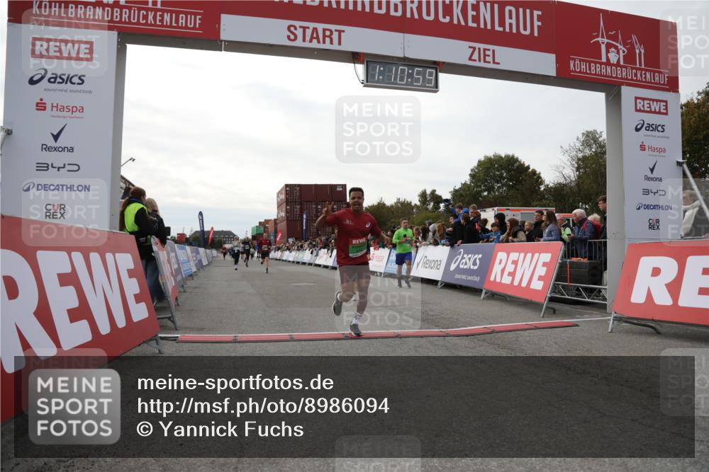 03.10.2025 - Köhlbrandbrückenlauf Yannick Fuchs http://msf.ph/oto/8986094 03.10.2025 16:10:57 Ziel 7226, 7834, 8775, 8776, 9201, 9474 meine-sportfotos.de
