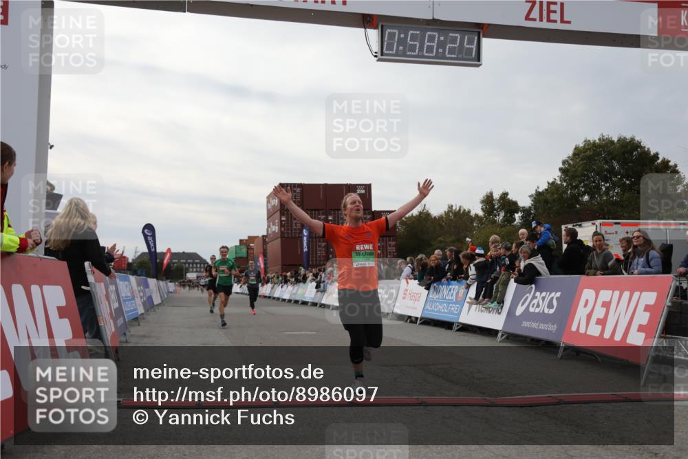 03.10.2025 - Köhlbrandbrückenlauf Yannick Fuchs http://msf.ph/oto/8986097 03.10.2025 15:58:22 Ziel 7095, 7096, 7104, 9340, 9659 meine-sportfotos.de