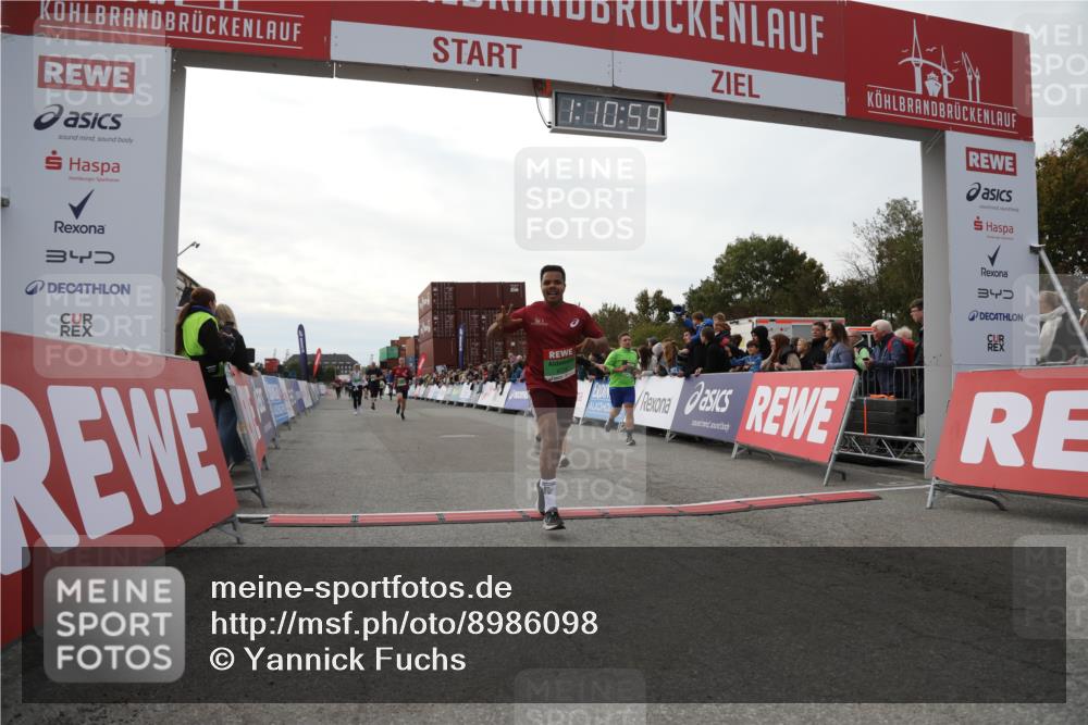 03.10.2025 - Köhlbrandbrückenlauf Yannick Fuchs http://msf.ph/oto/8986098 03.10.2025 16:10:58 Ziel 7226, 7834, 8220, 8775, 8776, 9201, 9474 meine-sportfotos.de