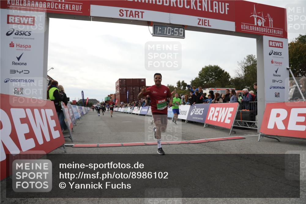 03.10.2025 - Köhlbrandbrückenlauf Yannick Fuchs http://msf.ph/oto/8986102 03.10.2025 16:10:58 Ziel 7226, 7834, 8220, 8775, 8776, 9201, 9474 meine-sportfotos.de