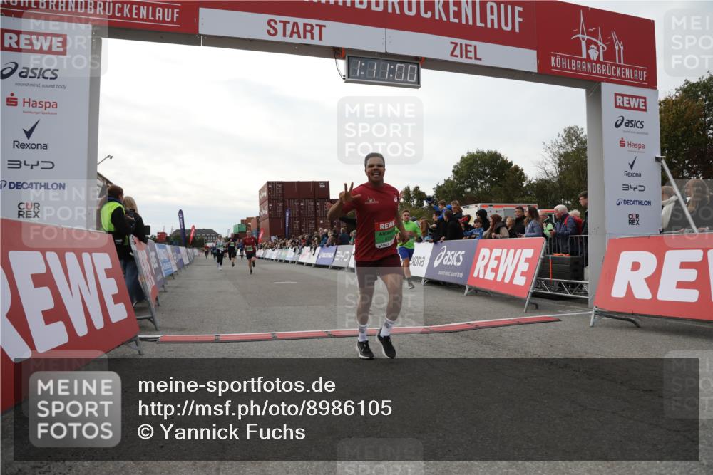 03.10.2025 - Köhlbrandbrückenlauf Yannick Fuchs http://msf.ph/oto/8986105 03.10.2025 16:10:58 Ziel 7226, 7834, 8220, 8775, 8776, 9201, 9474 meine-sportfotos.de