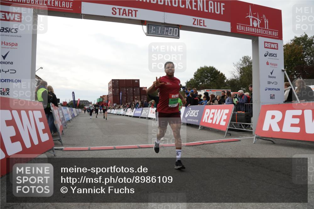 03.10.2025 - Köhlbrandbrückenlauf Yannick Fuchs http://msf.ph/oto/8986109 03.10.2025 16:10:58 Ziel 7226, 7834, 8220, 8775, 8776, 9201, 9474 meine-sportfotos.de