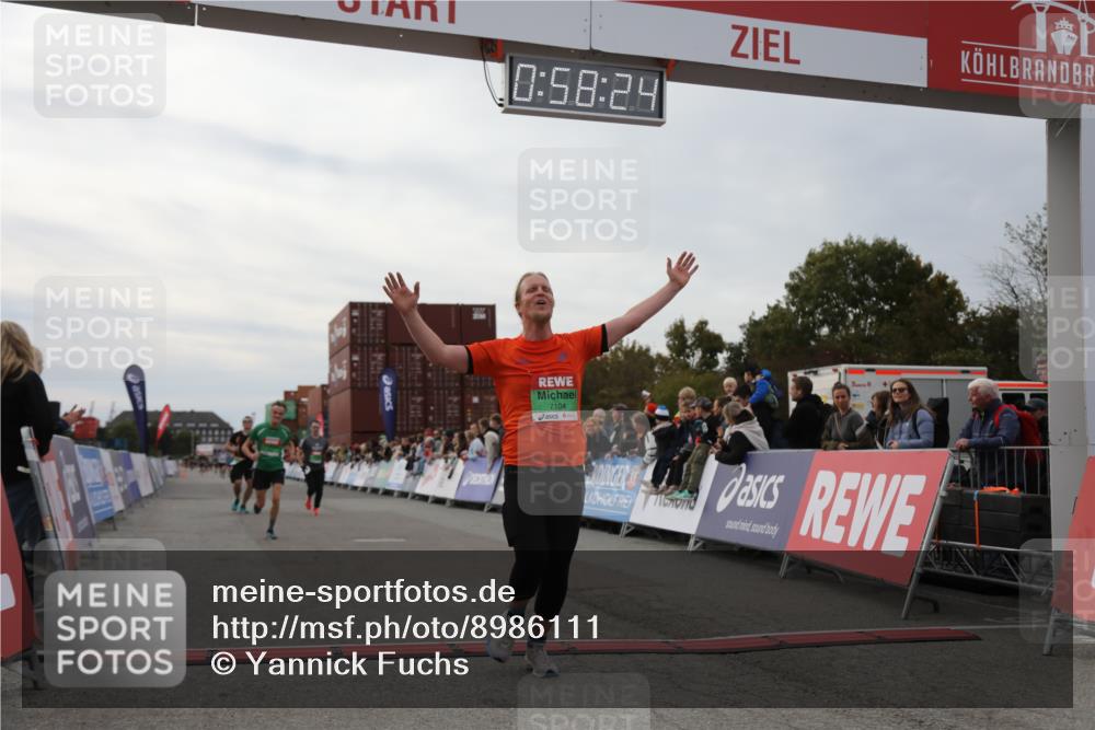 03.10.2025 - Köhlbrandbrückenlauf Yannick Fuchs http://msf.ph/oto/8986111 03.10.2025 15:58:23 Ziel 7095, 7104, 7121, 9340, 9659 meine-sportfotos.de