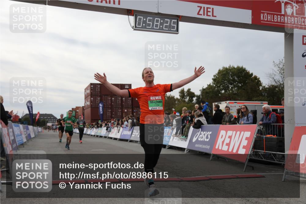03.10.2025 - Köhlbrandbrückenlauf Yannick Fuchs http://msf.ph/oto/8986115 03.10.2025 15:58:23 Ziel 7095, 7104, 7121, 9340, 9659 meine-sportfotos.de