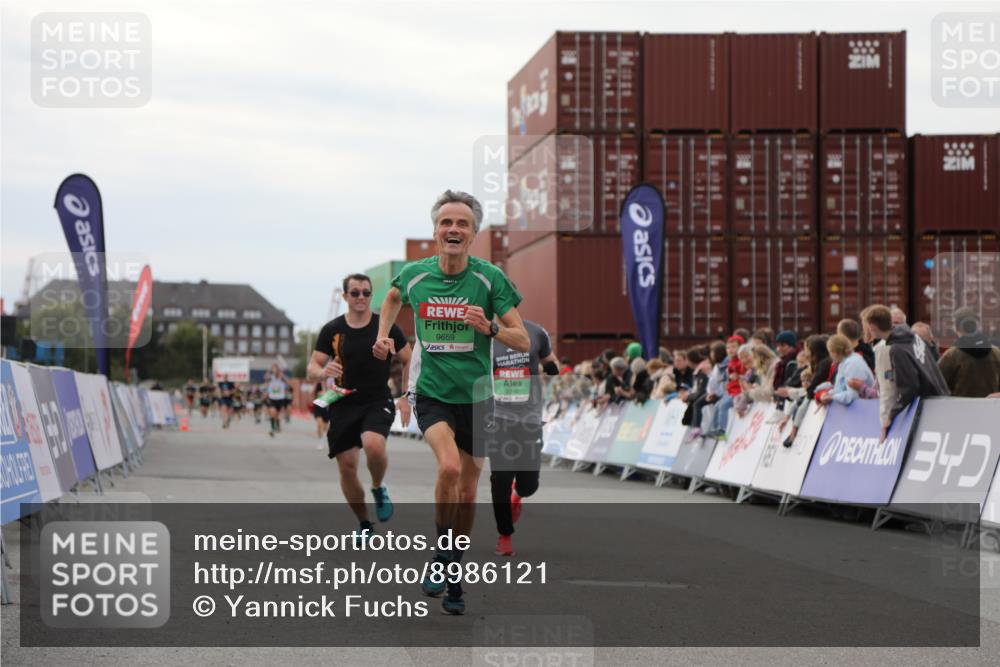 03.10.2025 - Köhlbrandbrückenlauf Yannick Fuchs http://msf.ph/oto/8986121 03.10.2025 15:58:24 Ziel 7095, 7104, 7121, 9340, 9659 meine-sportfotos.de