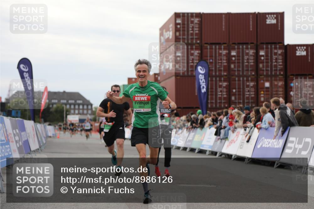 03.10.2025 - Köhlbrandbrückenlauf Yannick Fuchs http://msf.ph/oto/8986126 03.10.2025 15:58:24 Ziel 7095, 7104, 7121, 9340, 9659 meine-sportfotos.de