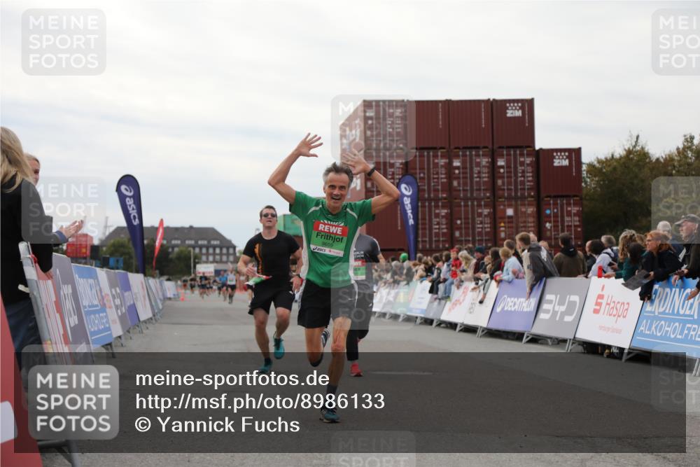 03.10.2025 - Köhlbrandbrückenlauf Yannick Fuchs http://msf.ph/oto/8986133 03.10.2025 15:58:24 Ziel 7095, 7104, 7121, 9340, 9659 meine-sportfotos.de