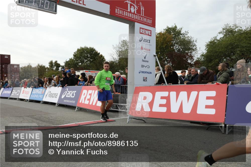 03.10.2025 - Köhlbrandbrückenlauf Yannick Fuchs http://msf.ph/oto/8986135 03.10.2025 16:11:00 Ziel 7226, 7363, 7834, 8220, 8490, 8592, 8775, 8776, 8923, 9201, 9474 meine-sportfotos.de