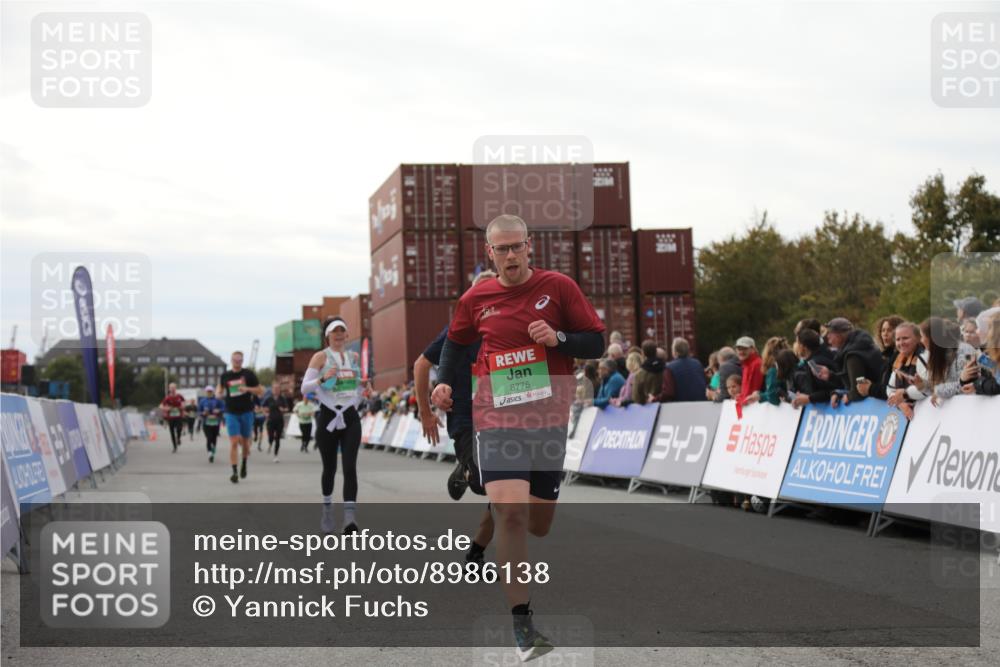 03.10.2025 - Köhlbrandbrückenlauf Yannick Fuchs http://msf.ph/oto/8986138 03.10.2025 16:11:00 Ziel 7226, 7363, 7834, 8220, 8490, 8592, 8775, 8776, 8923, 9201, 9474 meine-sportfotos.de