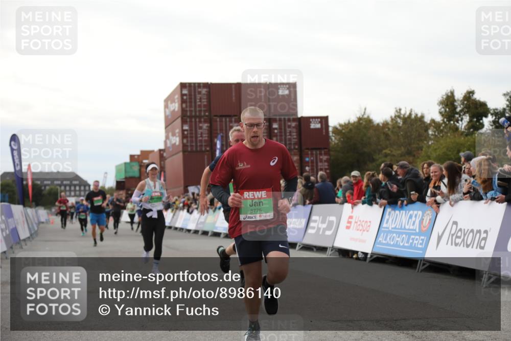 03.10.2025 - Köhlbrandbrückenlauf Yannick Fuchs http://msf.ph/oto/8986140 03.10.2025 16:11:00 Ziel 7226, 7363, 7834, 8220, 8490, 8592, 8775, 8776, 8923, 9201, 9474 meine-sportfotos.de