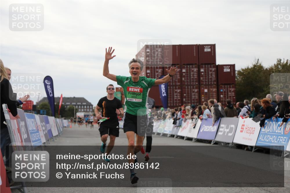03.10.2025 - Köhlbrandbrückenlauf Yannick Fuchs http://msf.ph/oto/8986142 03.10.2025 15:58:24 Ziel 7095, 7104, 7121, 9340, 9659 meine-sportfotos.de