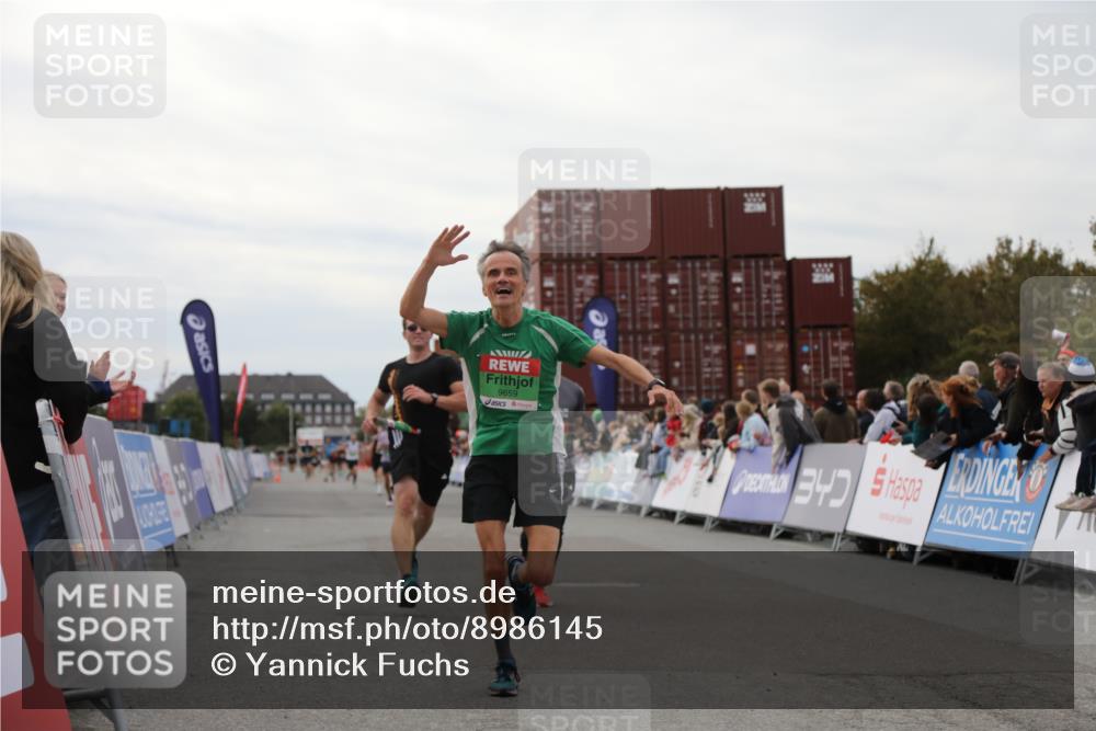 03.10.2025 - Köhlbrandbrückenlauf Yannick Fuchs http://msf.ph/oto/8986145 03.10.2025 15:58:25 Ziel 7095, 7104, 7121, 9340, 9659 meine-sportfotos.de