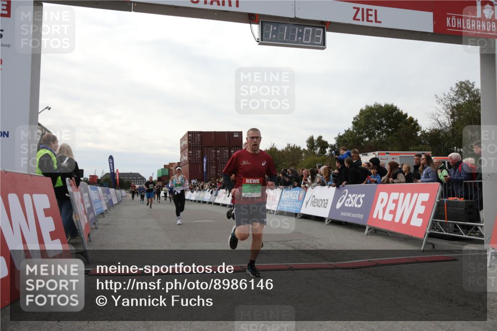03.10.2025 - Köhlbrandbrückenlauf Yannick Fuchs http://msf.ph/oto/8986146 03.10.2025 16:11:01 Ziel 7226, 7363, 7834, 8059, 8220, 8490, 8592, 8775, 8776, 8923, 9201, 9474 meine-sportfotos.de