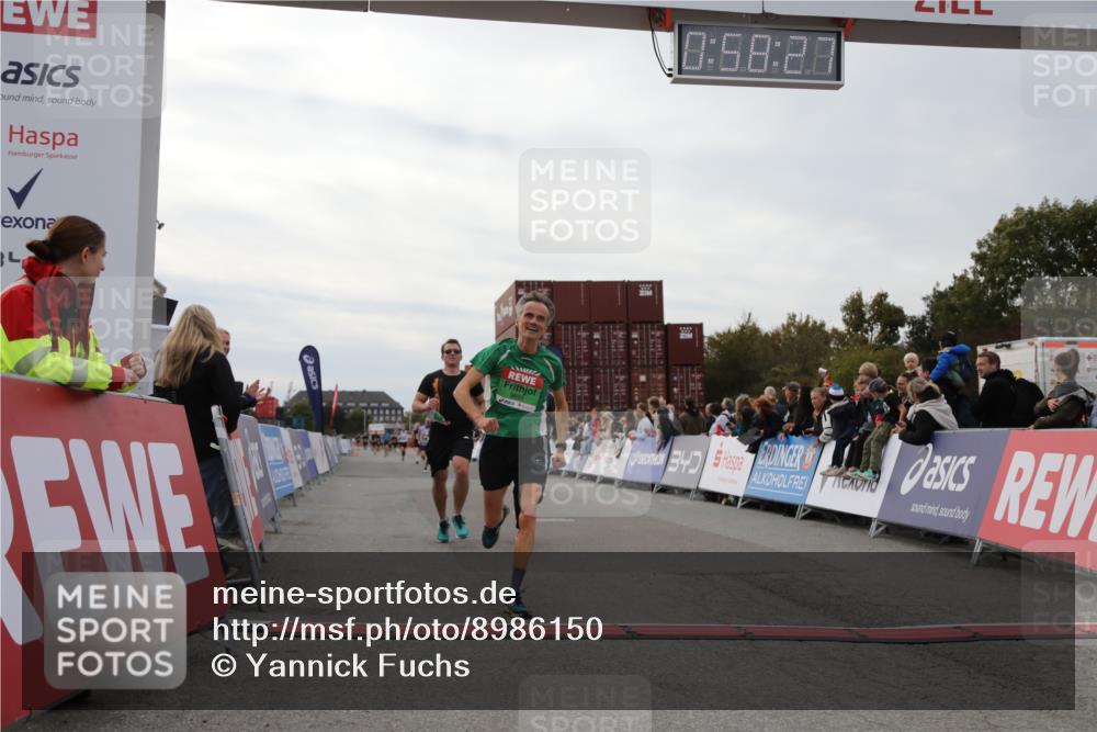 03.10.2025 - Köhlbrandbrückenlauf Yannick Fuchs http://msf.ph/oto/8986150 03.10.2025 15:58:25 Ziel 7095, 7104, 7121, 9340, 9659 meine-sportfotos.de