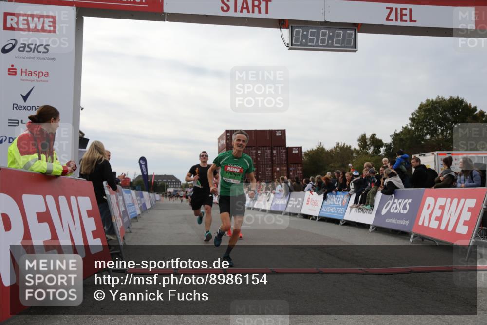 03.10.2025 - Köhlbrandbrückenlauf Yannick Fuchs http://msf.ph/oto/8986154 03.10.2025 15:58:25 Ziel 7095, 7104, 7121, 9340, 9659 meine-sportfotos.de