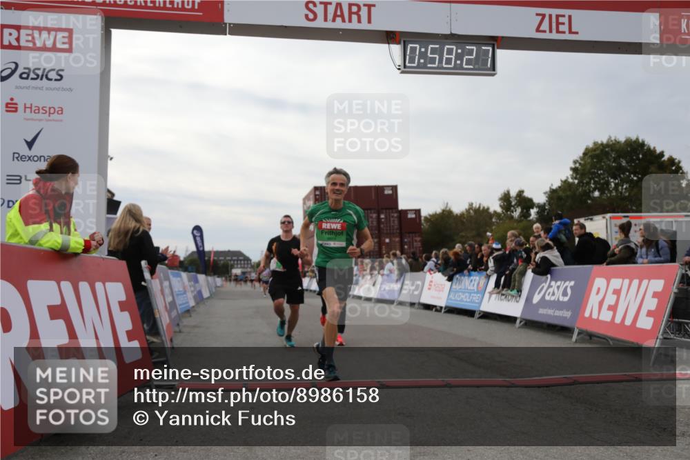 03.10.2025 - Köhlbrandbrückenlauf Yannick Fuchs http://msf.ph/oto/8986158 03.10.2025 15:58:25 Ziel 7095, 7104, 7121, 9340, 9659 meine-sportfotos.de