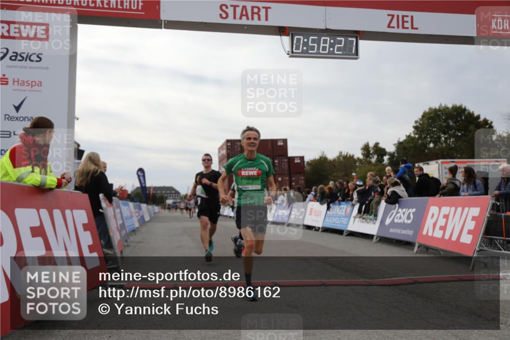 03.10.2025 - Köhlbrandbrückenlauf Yannick Fuchs http://msf.ph/oto/8986162 03.10.2025 15:58:25 Ziel 7095, 7104, 7121, 9340, 9659 meine-sportfotos.de