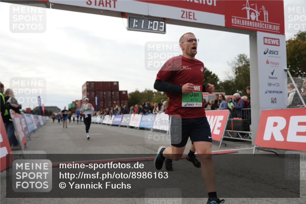 03.10.2025 - Köhlbrandbrückenlauf Yannick Fuchs http://msf.ph/oto/8986163 03.10.2025 16:11:01 Ziel 7226, 7363, 7834, 8059, 8220, 8490, 8592, 8775, 8776, 8923, 9201, 9474 meine-sportfotos.de