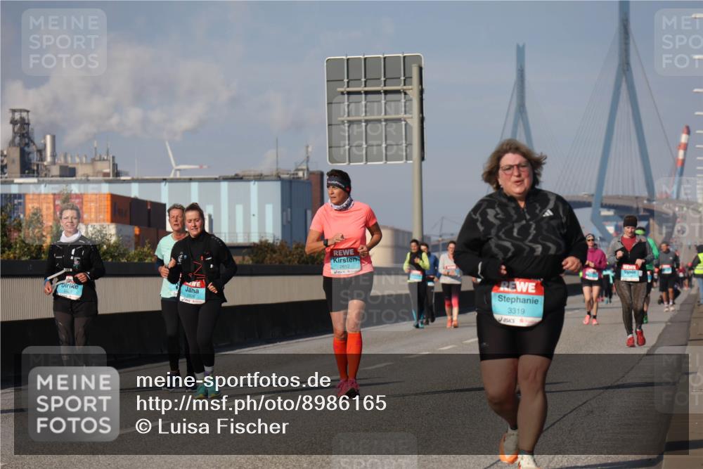 03.10.2025 - Köhlbrandbrückenlauf Luisa Fischer http://msf.ph/oto/8986165 03.10.2025 11:18:56 Position 3 2926, 2612, 3319 meine-sportfotos.de