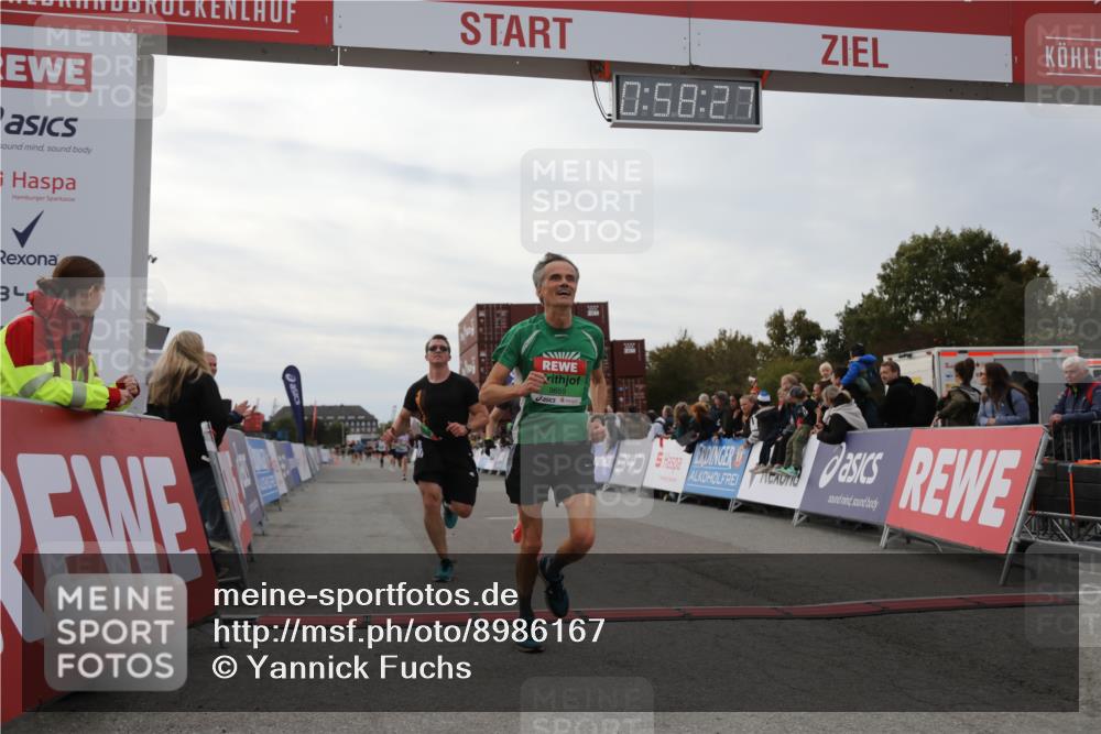 03.10.2025 - Köhlbrandbrückenlauf Yannick Fuchs http://msf.ph/oto/8986167 03.10.2025 15:58:25 Ziel 7095, 7104, 7121, 9340, 9659 meine-sportfotos.de