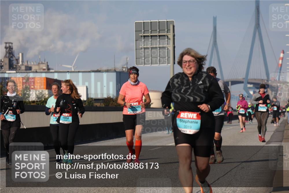 03.10.2025 - Köhlbrandbrückenlauf Luisa Fischer http://msf.ph/oto/8986173 03.10.2025 11:18:57 Position 3 2928, 2926, 3319 meine-sportfotos.de