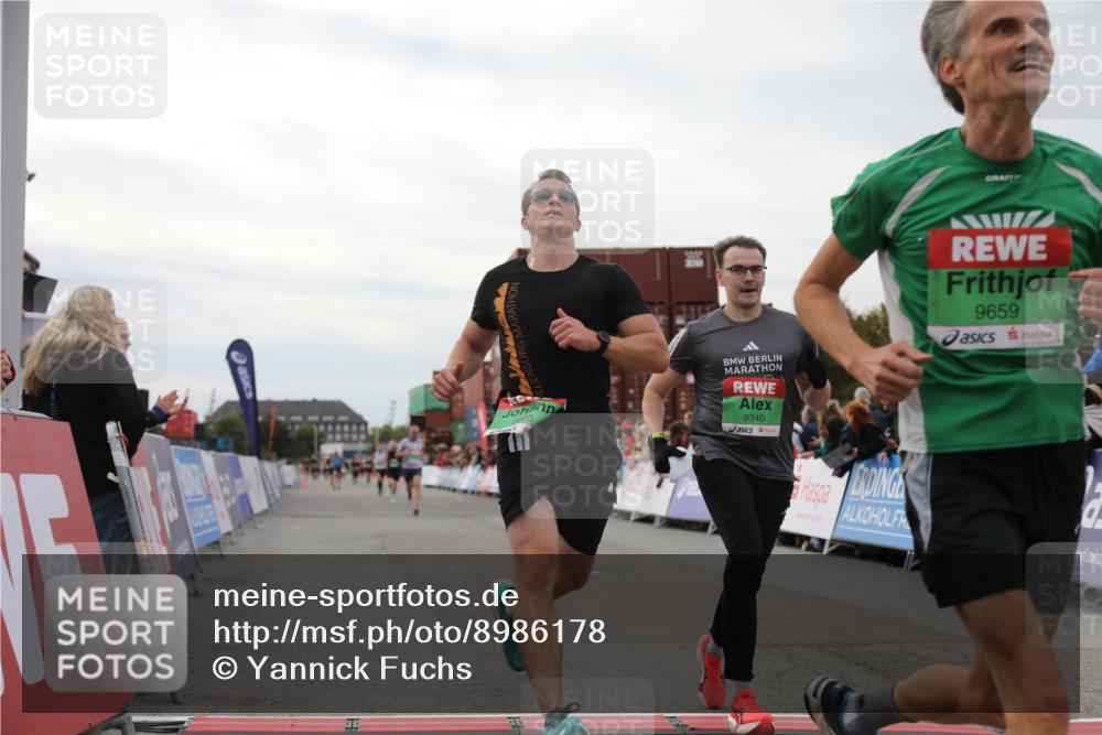 03.10.2025 - Köhlbrandbrückenlauf Yannick Fuchs http://msf.ph/oto/8986178 03.10.2025 15:58:26 Ziel 7095, 7104, 7121, 9340, 9659, 9715 meine-sportfotos.de