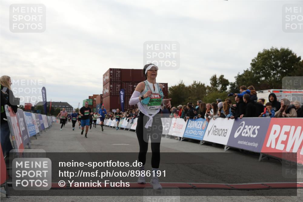 03.10.2025 - Köhlbrandbrückenlauf Yannick Fuchs http://msf.ph/oto/8986191 03.10.2025 16:11:03 Ziel 7226, 7363, 8059, 8220, 8490, 8592, 8775, 8923, 9201, 9218, 9474, 9710 meine-sportfotos.de