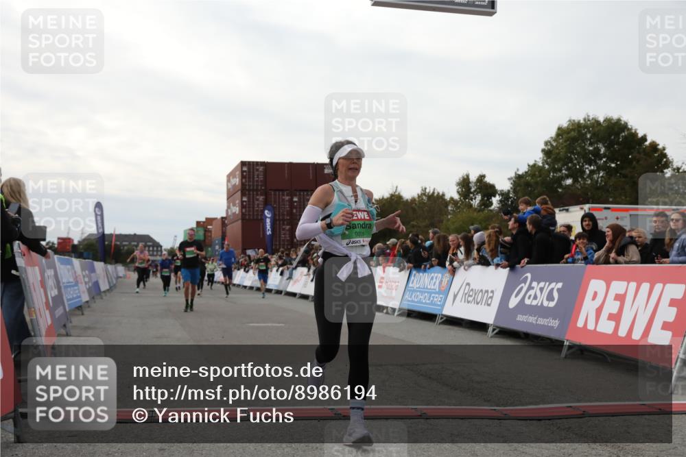 03.10.2025 - Köhlbrandbrückenlauf Yannick Fuchs http://msf.ph/oto/8986194 03.10.2025 16:11:03 Ziel 7226, 7363, 8059, 8220, 8490, 8592, 8775, 8923, 9201, 9218, 9474, 9710 meine-sportfotos.de