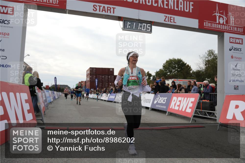 03.10.2025 - Köhlbrandbrückenlauf Yannick Fuchs http://msf.ph/oto/8986202 03.10.2025 16:11:03 Ziel 7226, 7363, 8059, 8220, 8490, 8592, 8775, 8923, 9201, 9218, 9474, 9710 meine-sportfotos.de