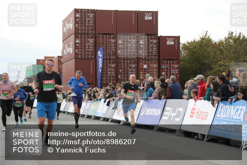03.10.2025 - Köhlbrandbrückenlauf Yannick Fuchs http://msf.ph/oto/8986207 03.10.2025 16:11:04 Ziel 7291, 7363, 8059, 8220, 8490, 8592, 8775, 8923, 9201, 9218, 9474, 9710, 9726 meine-sportfotos.de