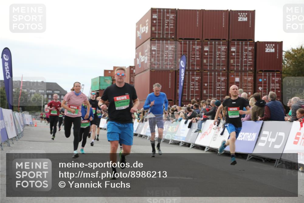03.10.2025 - Köhlbrandbrückenlauf Yannick Fuchs http://msf.ph/oto/8986213 03.10.2025 16:11:05 Ziel 7291, 7363, 8059, 8220, 8490, 8592, 8923, 9201, 9218, 9474, 9710, 9726 meine-sportfotos.de