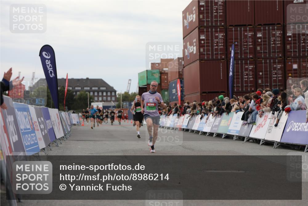 03.10.2025 - Köhlbrandbrückenlauf Yannick Fuchs http://msf.ph/oto/8986214 03.10.2025 15:58:28 Ziel 7095, 7121, 9057, 9340, 9659, 9715 meine-sportfotos.de