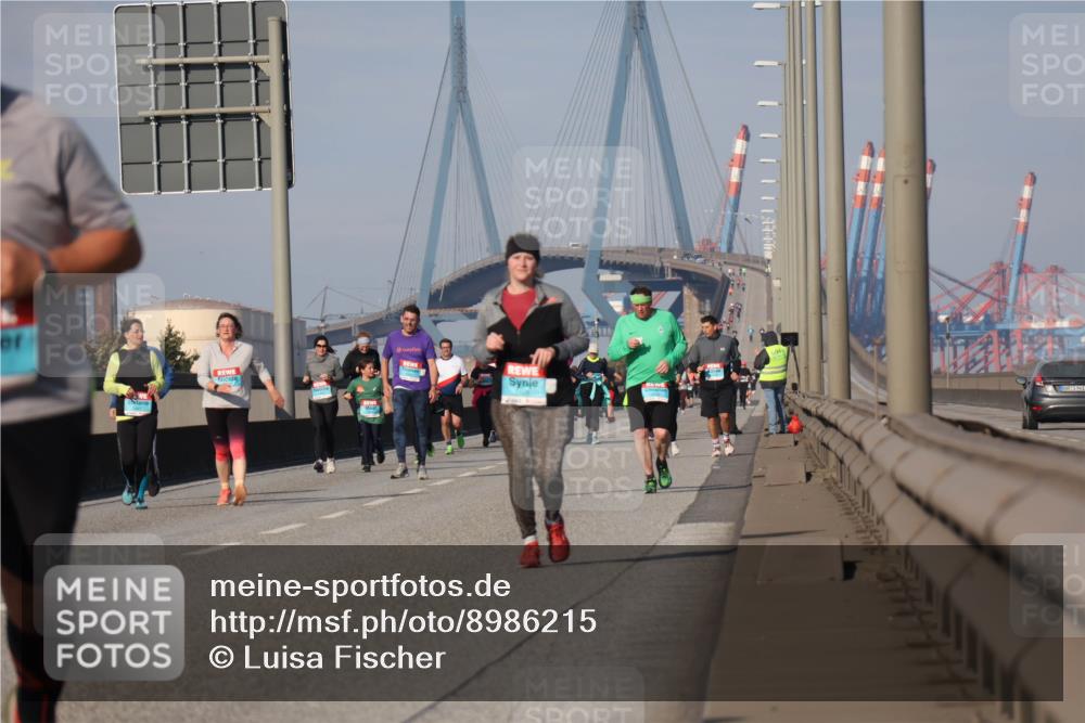 03.10.2025 - Köhlbrandbrückenlauf Luisa Fischer http://msf.ph/oto/8986215 03.10.2025 11:19:04 Position 3  meine-sportfotos.de