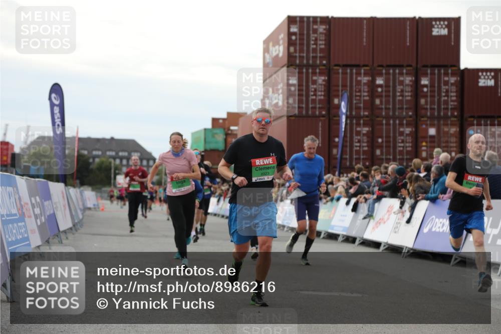 03.10.2025 - Köhlbrandbrückenlauf Yannick Fuchs http://msf.ph/oto/8986216 03.10.2025 16:11:05 Ziel 7291, 7363, 8059, 8220, 8490, 8592, 8923, 9201, 9218, 9474, 9710, 9726 meine-sportfotos.de