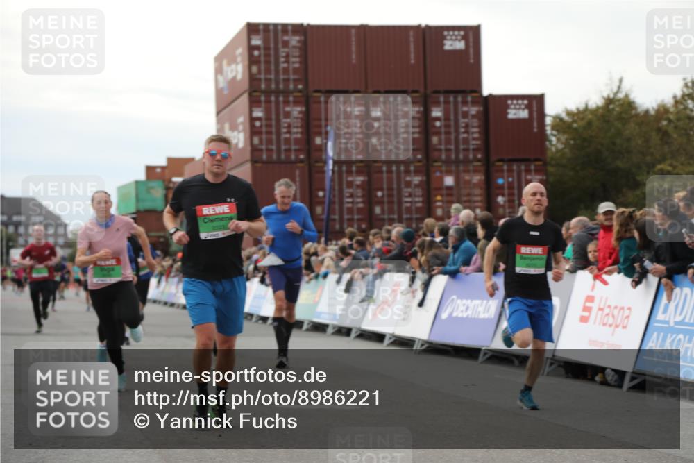 03.10.2025 - Köhlbrandbrückenlauf Yannick Fuchs http://msf.ph/oto/8986221 03.10.2025 16:11:05 Ziel 7291, 7363, 8059, 8220, 8490, 8592, 8923, 9201, 9218, 9474, 9710, 9726 meine-sportfotos.de