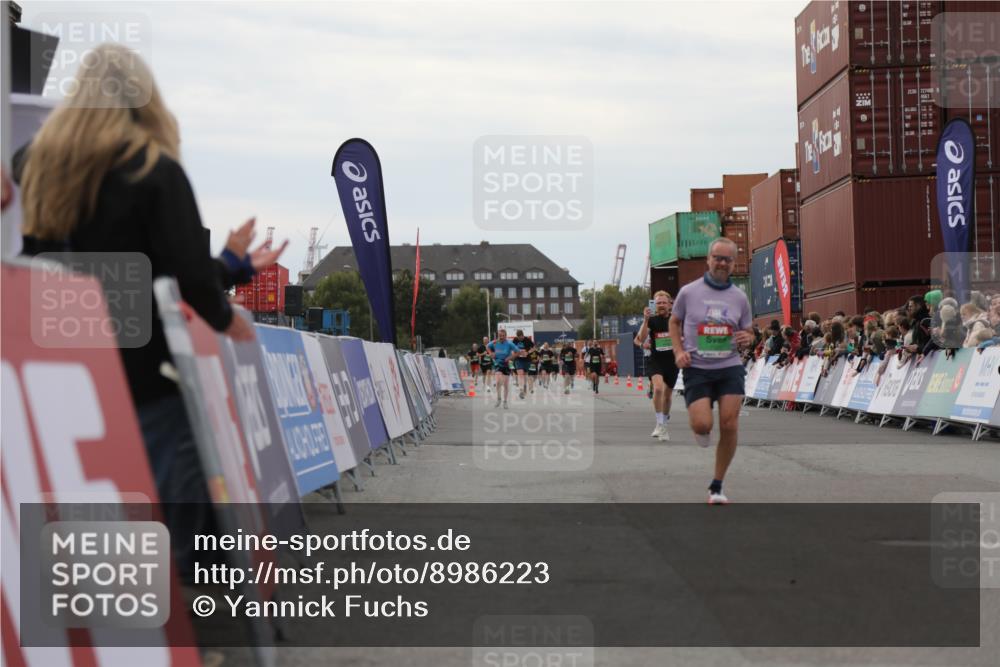 03.10.2025 - Köhlbrandbrückenlauf Yannick Fuchs http://msf.ph/oto/8986223 03.10.2025 15:58:29 Ziel 7095, 7121, 9057, 9340, 9659, 9715 meine-sportfotos.de