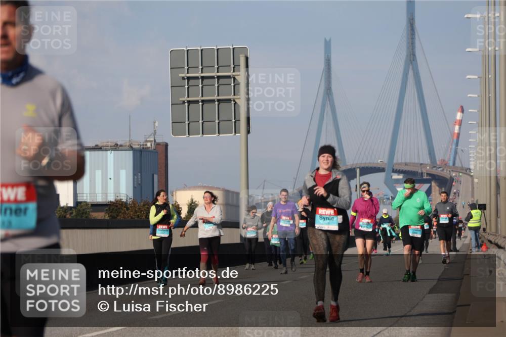 03.10.2025 - Köhlbrandbrückenlauf Luisa Fischer http://msf.ph/oto/8986225 03.10.2025 11:19:05 Position 3  meine-sportfotos.de