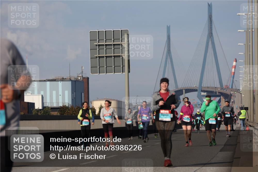03.10.2025 - Köhlbrandbrückenlauf Luisa Fischer http://msf.ph/oto/8986226 03.10.2025 11:19:05 Position 3 400 meine-sportfotos.de