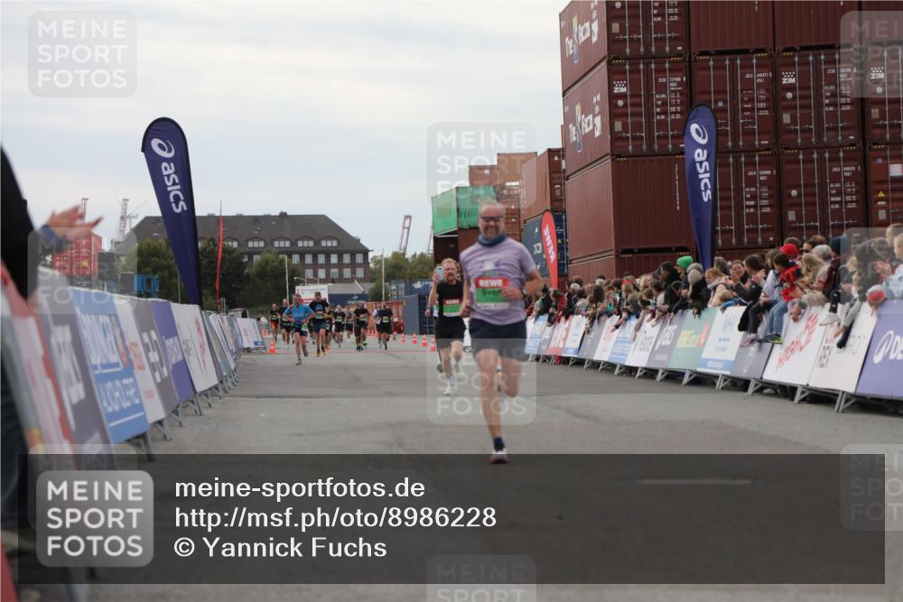 03.10.2025 - Köhlbrandbrückenlauf Yannick Fuchs http://msf.ph/oto/8986228 03.10.2025 15:58:29 Ziel 7095, 7121, 9057, 9340, 9659, 9715 meine-sportfotos.de