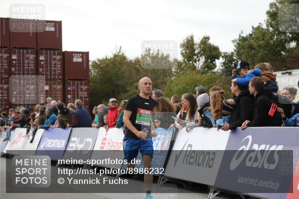 03.10.2025 - Köhlbrandbrückenlauf Yannick Fuchs http://msf.ph/oto/8986232 03.10.2025 16:11:06 Ziel 7291, 7363, 8059, 8220, 8490, 8592, 8923, 9201, 9218, 9710, 9726 meine-sportfotos.de