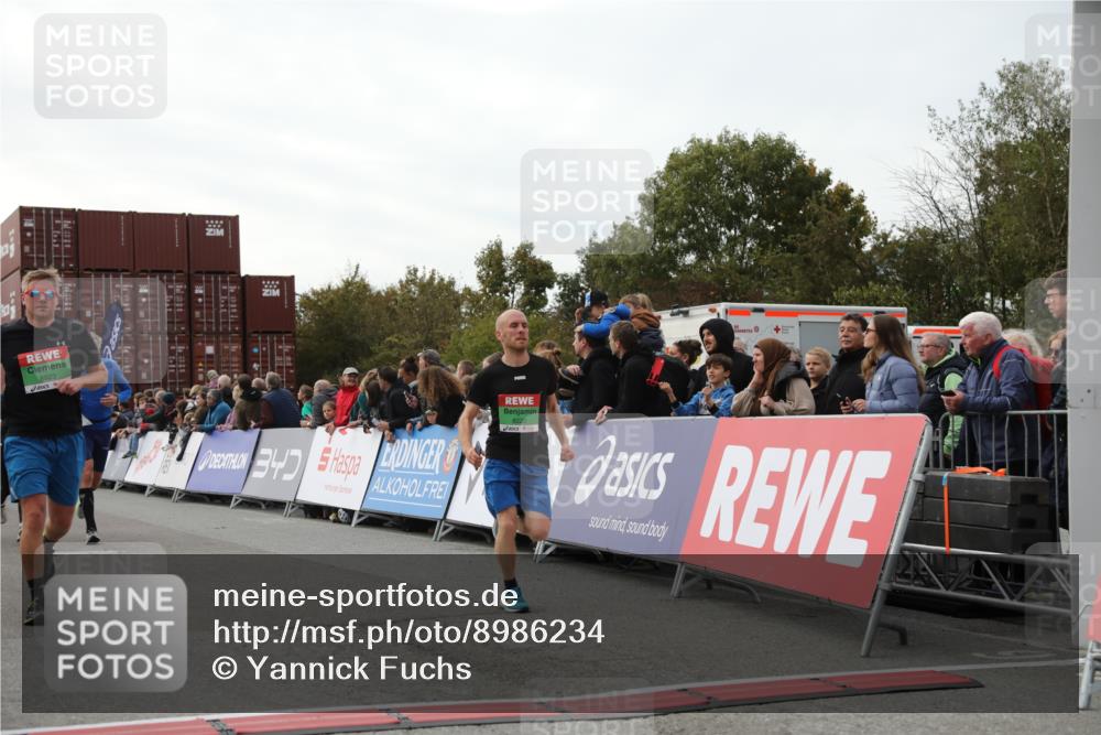 03.10.2025 - Köhlbrandbrückenlauf Yannick Fuchs http://msf.ph/oto/8986234 03.10.2025 16:11:06 Ziel 7291, 7363, 8059, 8220, 8490, 8592, 8923, 9201, 9218, 9710, 9726 meine-sportfotos.de