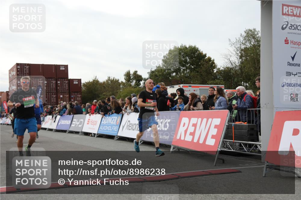 03.10.2025 - Köhlbrandbrückenlauf Yannick Fuchs http://msf.ph/oto/8986238 03.10.2025 16:11:06 Ziel 7291, 7363, 8059, 8220, 8490, 8592, 8923, 9201, 9218, 9710, 9726 meine-sportfotos.de
