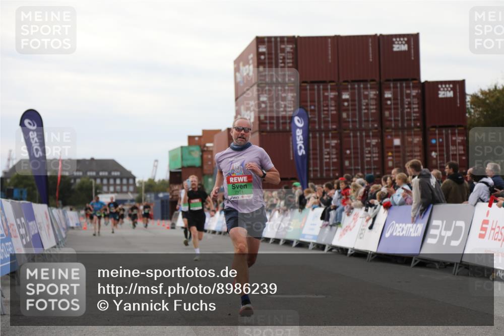 03.10.2025 - Köhlbrandbrückenlauf Yannick Fuchs http://msf.ph/oto/8986239 03.10.2025 15:58:30 Ziel 7121, 9057, 9715 meine-sportfotos.de