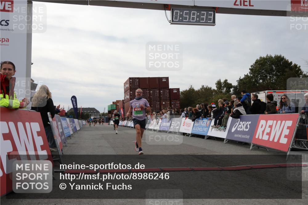 03.10.2025 - Köhlbrandbrückenlauf Yannick Fuchs http://msf.ph/oto/8986246 03.10.2025 15:58:31 Ziel 7121, 9057, 9715 meine-sportfotos.de