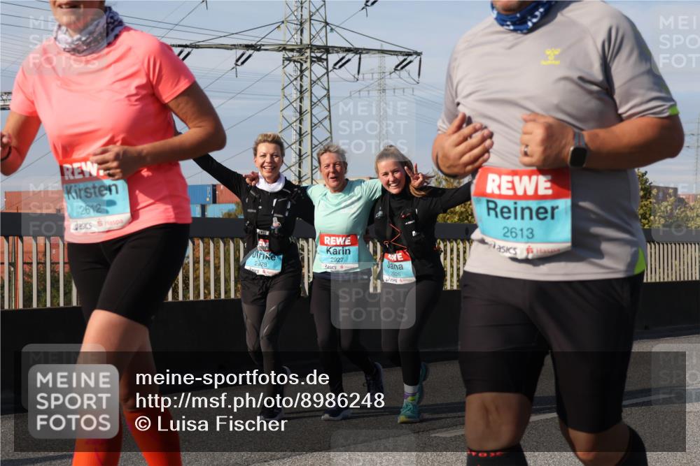 03.10.2025 - Köhlbrandbrückenlauf Luisa Fischer http://msf.ph/oto/8986248 03.10.2025 11:19:09 Position 3 2612, 2928, 2927, 2926, 2613 meine-sportfotos.de