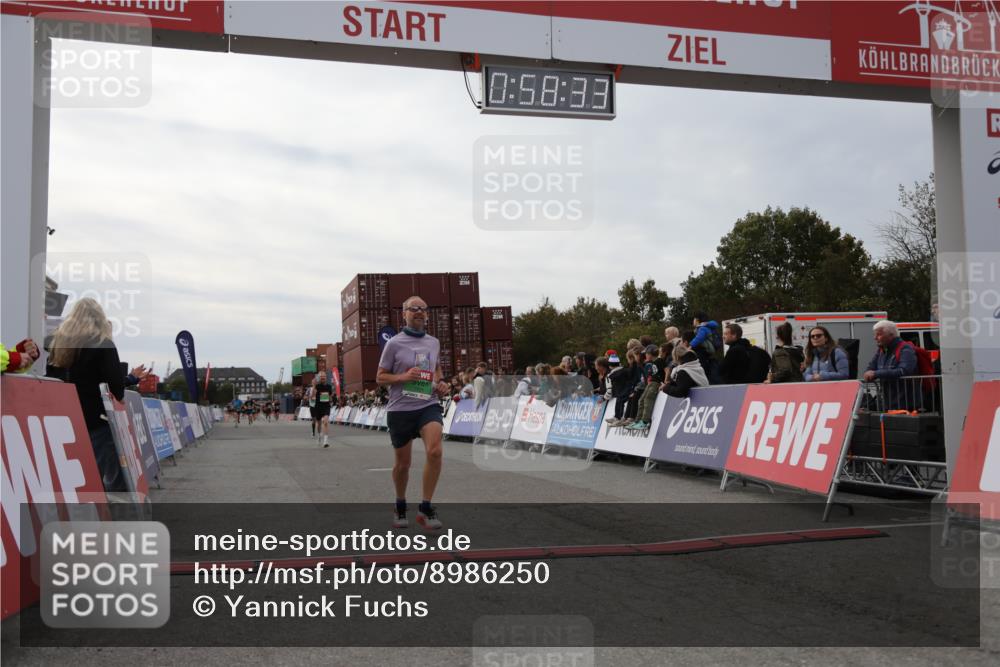 03.10.2025 - Köhlbrandbrückenlauf Yannick Fuchs http://msf.ph/oto/8986250 03.10.2025 15:58:31 Ziel 7121, 9057, 9715 meine-sportfotos.de